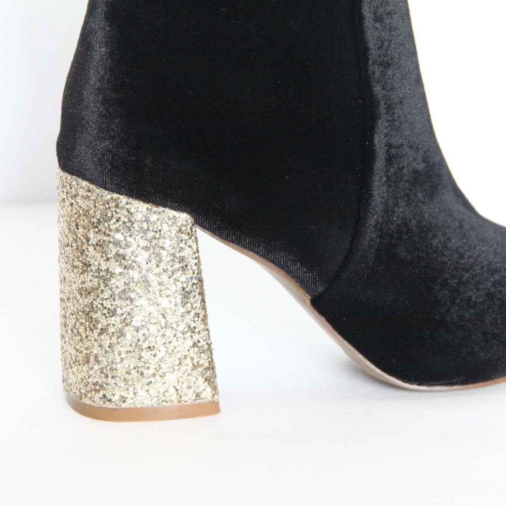 Betsey Johnson Velvet Booties Black Boots New - Picture 2 of 7
